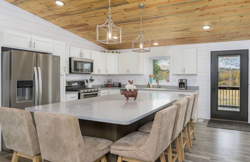 Anaconda Cabin | Fall Mountain Views, Fire Pit, Hunters Welcome!