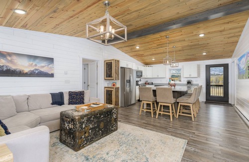 Anaconda Cabin | Fall Mountain Views, Fire Pit, Hunters Welcome!
