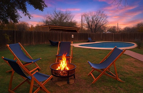 Fredericksburg House | Fall Sale! Hot Tub, Pool, Pets, Near DT, Quiet, Games!