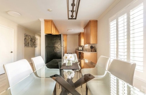 South Redondo House | Fall Special! Stunning Modern Luxury Condo - Gym, Pool, Steps to Hermosa