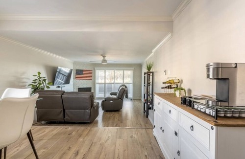 South Redondo House | Fall Special! Stunning Modern Luxury Condo - Gym, Pool, Steps to Hermosa