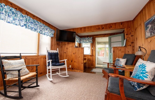 Wells Beach Cottage | FALL WEEKS STILL OPEN! Steps to the beach in Wells, perfect for families!