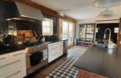 Stuyvesant House | Falls Road - Stunning Views in a Restored Barn