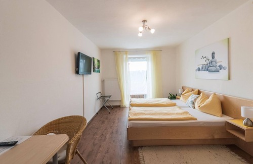 Seekirchen Markt House | Familienzimmer mit Kinderzimmer - Gasthof zur Seeburg