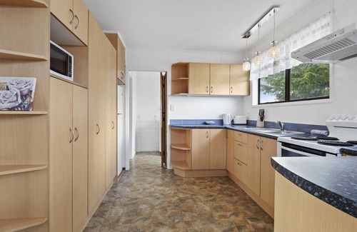 Manurewa House | Family 3BR Home with Netflix&Fenced Yard