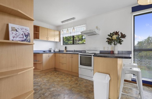 Manurewa House | Family 3BR Home with Netflix&Fenced Yard