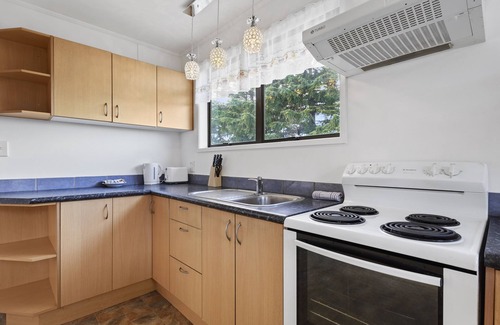 Manurewa House | Family 3BR Home with Netflix&Fenced Yard