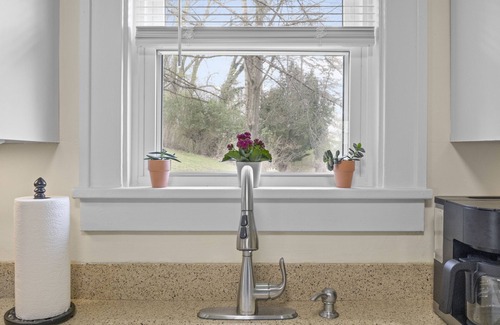 Warrendale House | Family and dog friendly☆3BR house☆Porch swing☆Mars☆PGH☆Cranberry