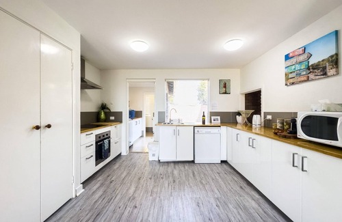 Halls Head House | Family and pet friendly beachfront accommodation, lovely summer breaks