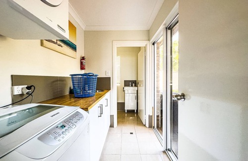 Halls Head House | Family and pet friendly beachfront accommodation, lovely summer breaks