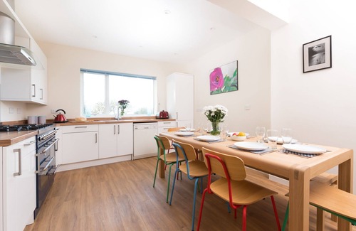 Crantock Cottage | Family and pet friendly home sleeping up to 10, located within walking distance of the beach