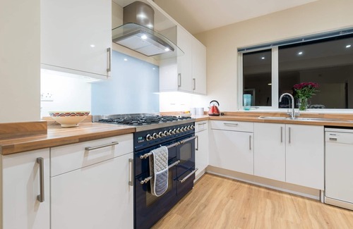 Crantock Cottage | Family and pet friendly home sleeping up to 10, located within walking distance of the beach