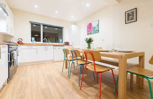 Crantock Cottage | Family and pet friendly home sleeping up to 10, located within walking distance of the beach