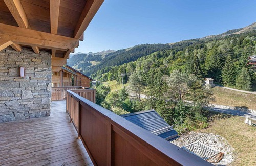 Meribel Centre Apartment | Family Apartment in the Heart of Méribel Centre, Close to Ski Lifts and Amenities
