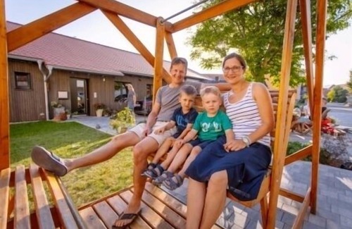 Gunzenhausen Apartment | Family apartment with animals and plenty of space to run around