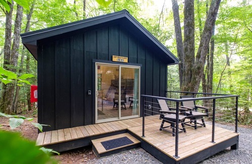Balsam Grove Cabin | Family Bunk Glamping Cabin - Can't Bear To Leave