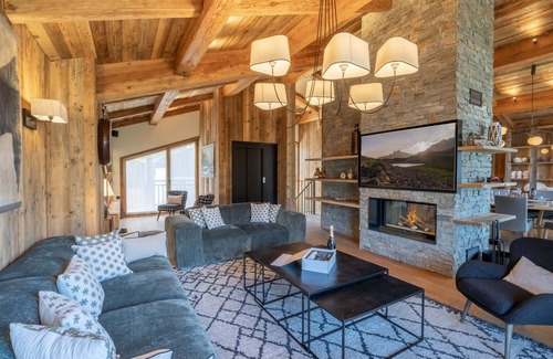 Le Praz Ski Chalet | Family Chalet with Pool, Near Slopes in Courchevel