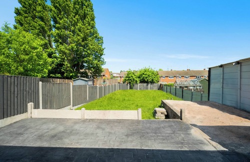 Bilston House | Family/Contractors 3 bed house/parking/sleeps 7