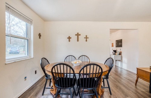 Falmouth Cottage | Family Cottage on the Licking River - Sleeps up to 10
