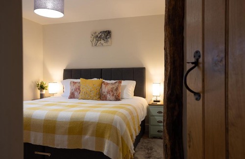 Llandovery House | Family Country Cottage with Stunning Mountain Views