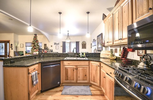 Lakeside House | Family Entertainment near Flathead & Glacier. Theater, Arcade, Billiards & Poker