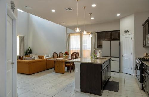 Manchaca House | Family Escape - King Size Suites - plus Fast Wifi