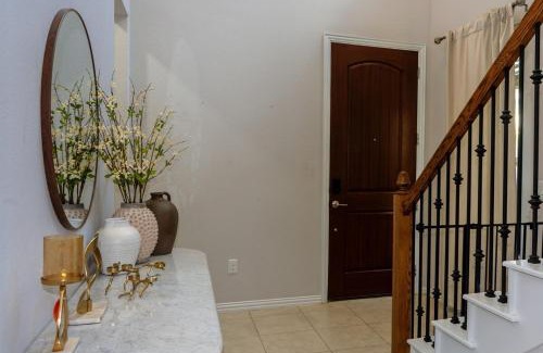 Manchaca House | Family Escape - King Size Suites - plus Fast Wifi