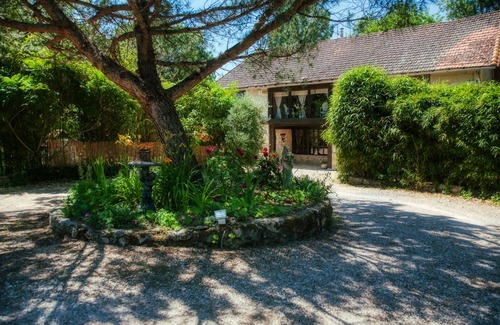 Saint-Martin-de-Gurson Villa | Family Farmhouse near Bergerac & St Emilion with private heated pool.