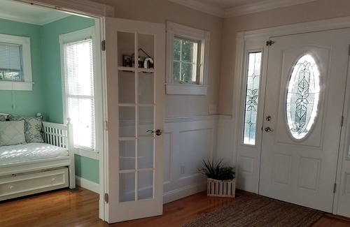 Buzzards Bay House | FAMILY FRIENDLY, SHORT WALK TO THE BEACH, CAPE COD CANAL, RESTAURANTS, & MORE.