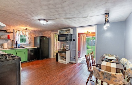 Maryland Heights House | Family-Friendly 2BR Cottage Near Creve Coeur Lake