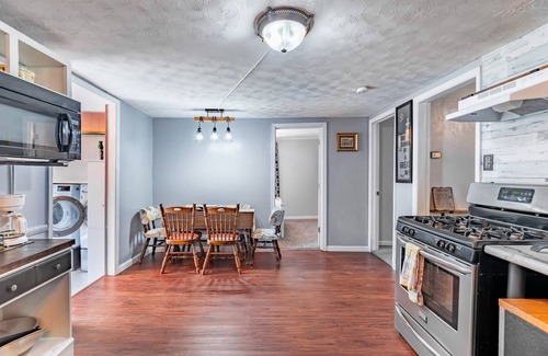 Maryland Heights House | Family-Friendly 2BR Cottage Near Creve Coeur Lake