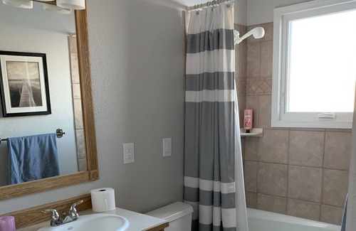 Billings House | Family friendly 2100 sq ft home, sleeps 8 to 10, quiet Heights neighborhood.