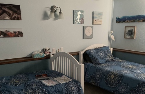 Billings House | Family friendly 2100 sq ft home, sleeps 8 to 10, quiet Heights neighborhood.