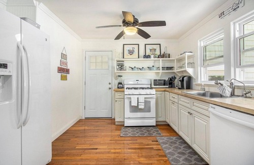 Higgins Lake Cottage | Family-friendly 3-bdrm cabin near Sam-O-Set park and South Higgins Lk State Park