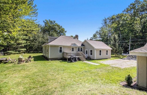 Higgins Lake Cottage | Family-friendly 3-bdrm cabin near Sam-O-Set park and South Higgins Lk State Park