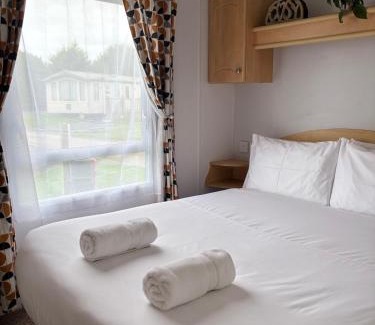 Padstow Other | Family-Friendly 3-Bed Caravan Recently Renovated on Seven Bays Holiday Park, Padstow