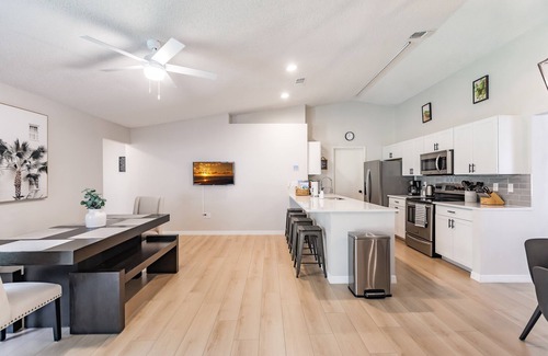 Fruitville House | Family friendly 4 bed 2 bath home in a peaceful neighborhood 15min to Siesta Key