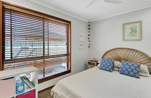Warana House | Family Friendly 4 Bedroom 100m from Beach