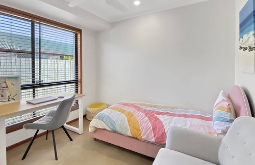 Warana House | Family Friendly 4 Bedroom 100m from Beach