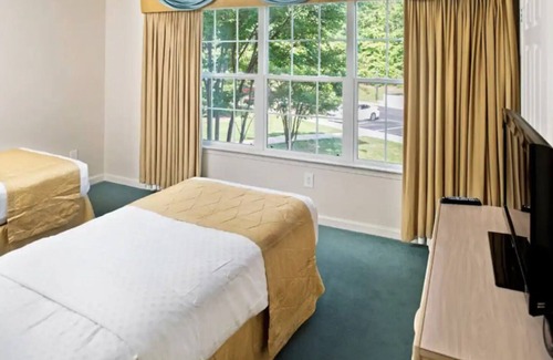 Berkeley Resort | Family Friendly 4 Bedroom Suite @ Greenspring Vacation Resort
