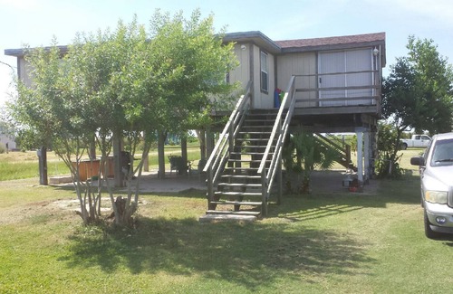 Galveston House | Family Friendly Cabin Good for Bird Watching Close to Crystal Beach & Galveston!