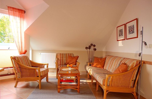 Alt Gaarz Villa | Family-friendly comfort apartment, 100m to the Baltic Sea beach, beautiful lagoon view
