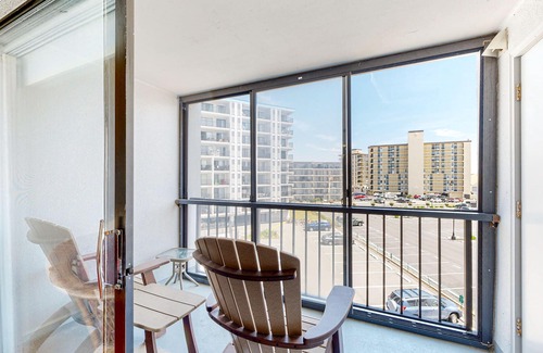 North Ocean City Condo | Family-Friendly Condo near the Ocean w/Balcony, Free WiFi, A/C, Shared Pool