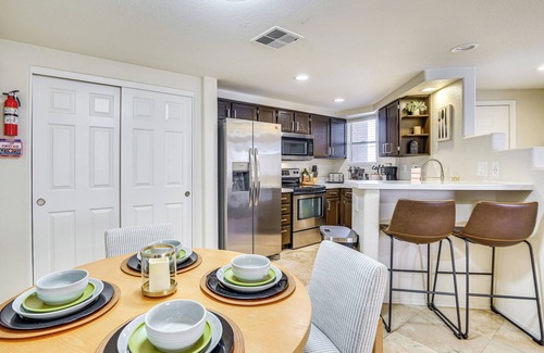 North Mountain Condo | Family-Friendly Condo w/Pool Access in Phoenix!