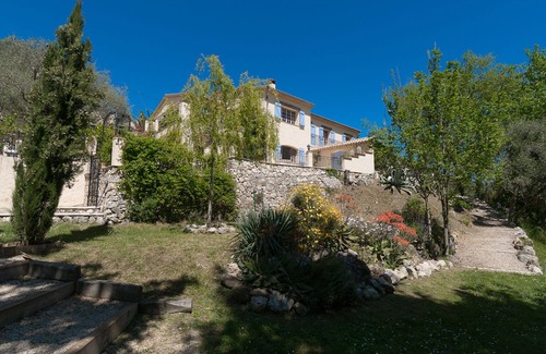 Le Bar-sur-Loup Villa | Family friendly Villa with salt water pool and large garden.