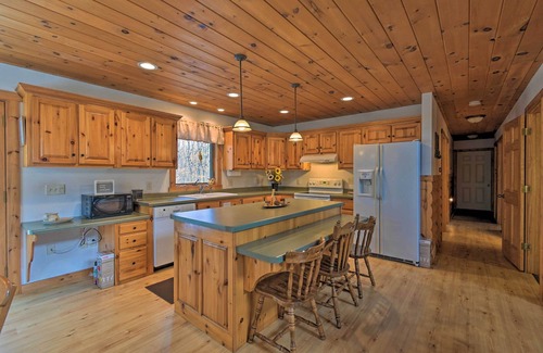 Gresham Cabin | Family-Friendly Gresham Getaway w/Game Room!