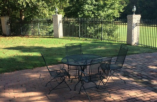 Country Club House | Family friendly home on the golf course, 2.5 miles to Oxford Square