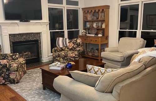 Country Club House | Family friendly home on the golf course, 2.5 miles to Oxford Square