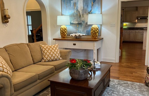 Country Club House | Family friendly home on the golf course, 2.5 miles to Oxford Square