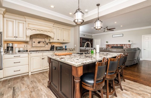 Felicita House | Family Friendly Home Away from Home w/Game room